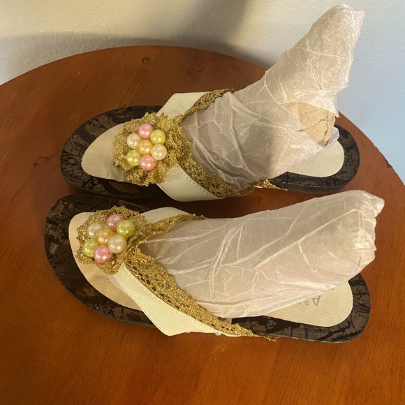 ❤️ CUTE BRAND NEW SLIPPER / SANDALS - Picture 2 of 7